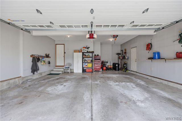 32 White Tail Run, Grand Island, NY 14072