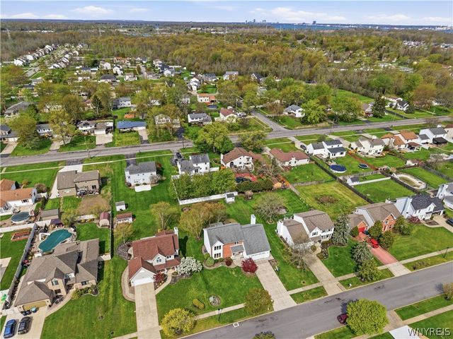 32 White Tail Run, Grand Island, NY 14072