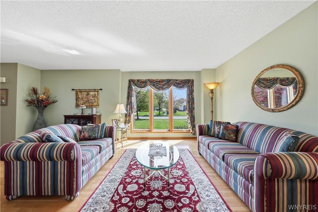 32 White Tail Run, Grand Island, NY 14072