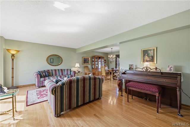 32 White Tail Run, Grand Island, NY 14072