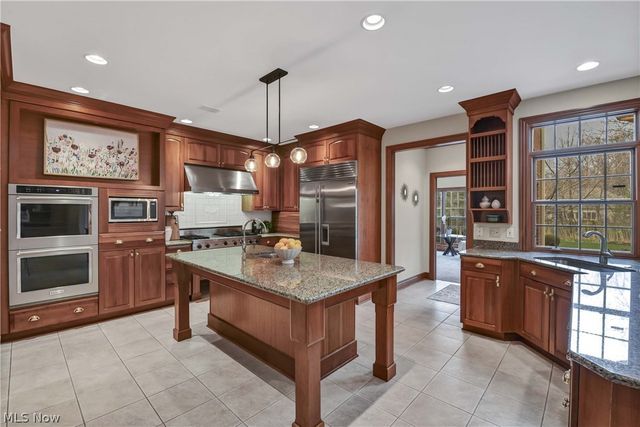 2085 Lands End Lane, Westlake, OH 44145