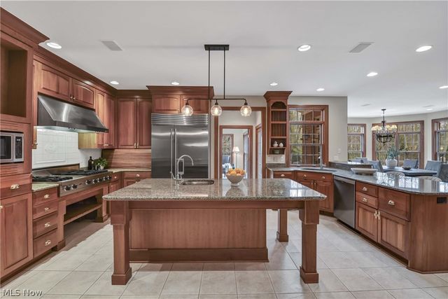 2085 Lands End Lane, Westlake, OH 44145