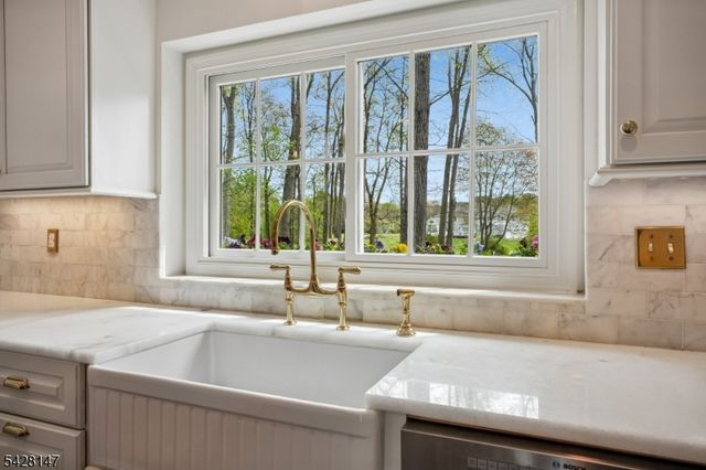 4 Flintlock Rd, Readington Twp., NJ 08822