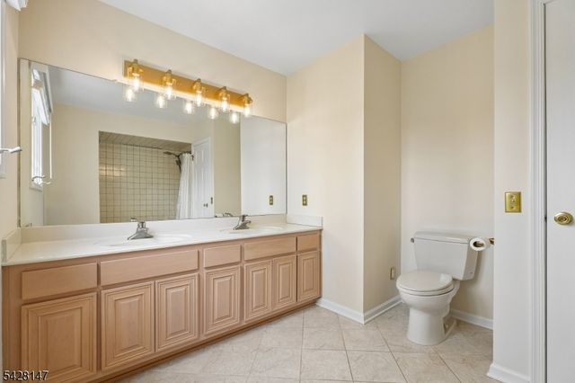 4 Flintlock Rd, Readington Twp., NJ 08822