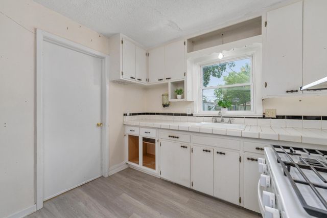 1014 S Edwards Ave, Wichita, KS 67213