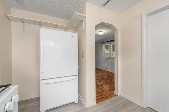 1014 S Edwards Ave, Wichita, KS 67213