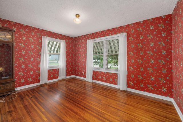 1014 S Edwards Ave, Wichita, KS 67213