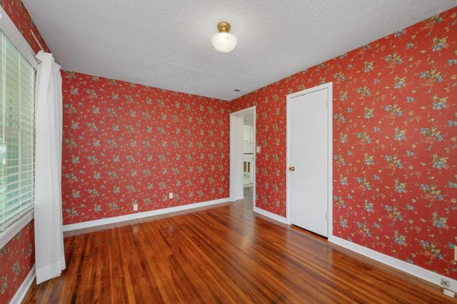 1014 S Edwards Ave, Wichita, KS 67213