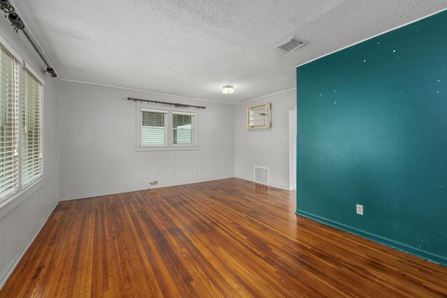 1014 S Edwards Ave, Wichita, KS 67213
