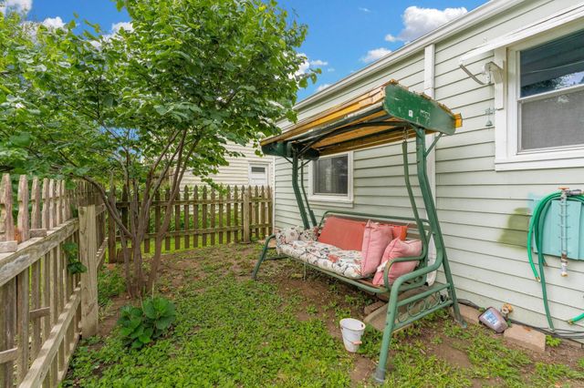 1014 S Edwards Ave, Wichita, KS 67213