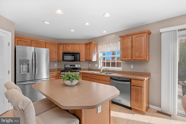 6 NACE DR, Hanover, PA 17331