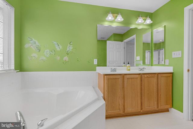 6 NACE DR, Hanover, PA 17331