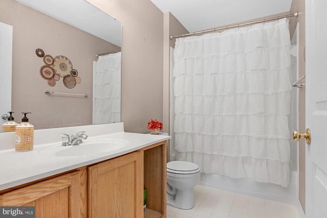 6 NACE DR, Hanover, PA 17331