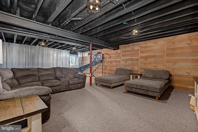 6 NACE DR, Hanover, PA 17331