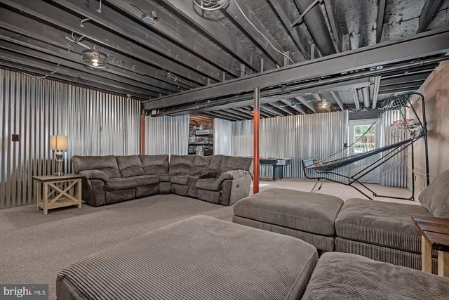 6 NACE DR, Hanover, PA 17331