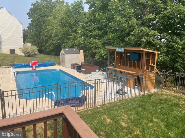 6 NACE DR, Hanover, PA 17331