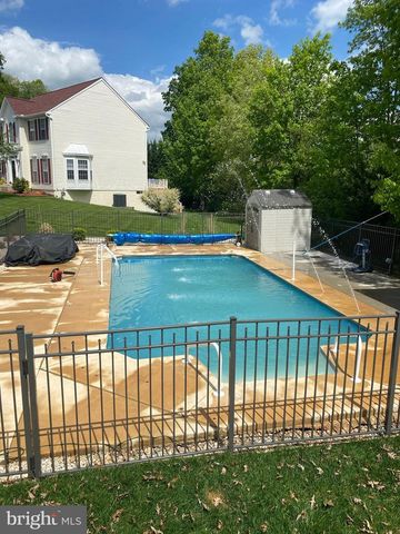 6 NACE DR, Hanover, PA 17331