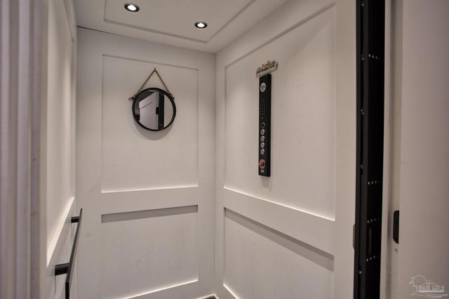 5485 Soundside Dr, Gulf Breeze, FL 32563