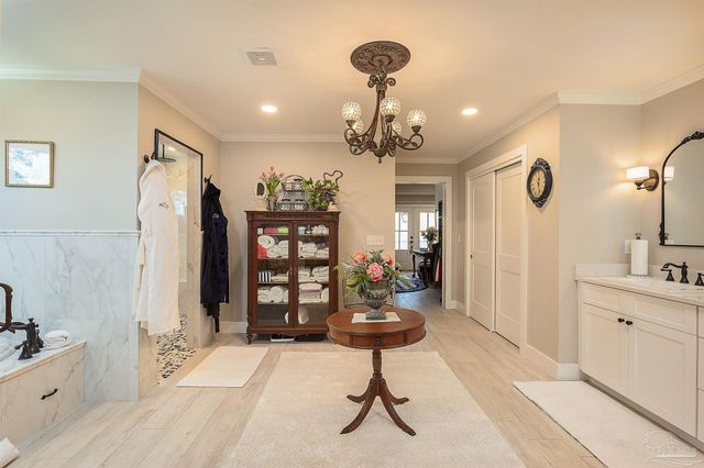 5485 Soundside Dr, Gulf Breeze, FL 32563