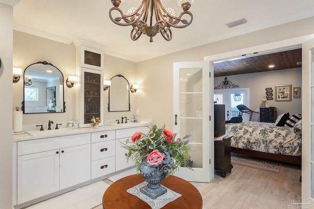 5485 Soundside Dr, Gulf Breeze, FL 32563