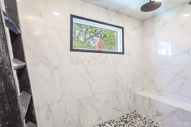 5485 Soundside Dr, Gulf Breeze, FL 32563