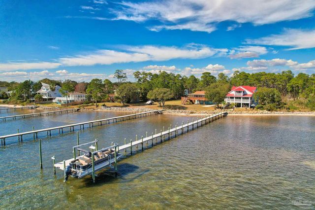 5485 Soundside Dr, Gulf Breeze, FL 32563