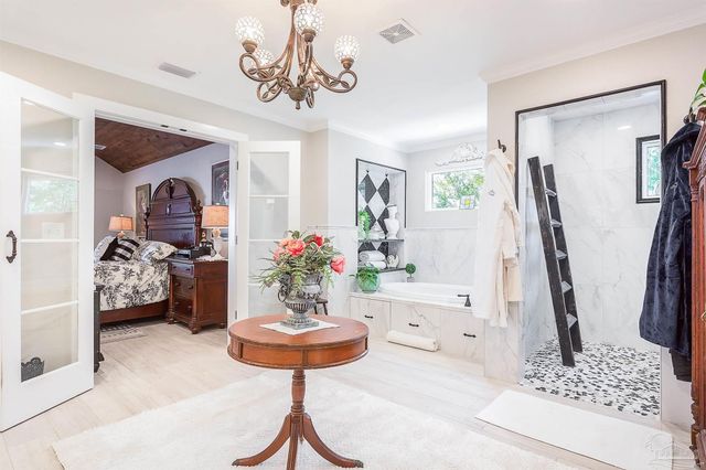 5485 Soundside Dr, Gulf Breeze, FL 32563