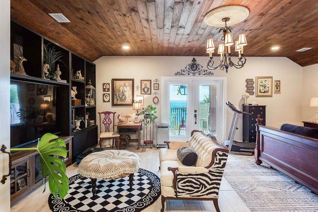 5485 Soundside Dr, Gulf Breeze, FL 32563