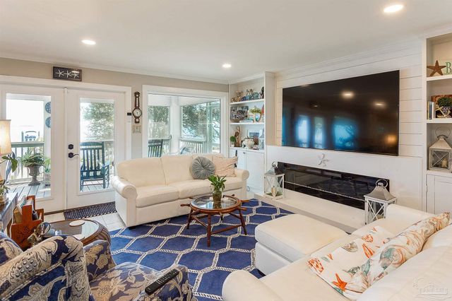 5485 Soundside Dr, Gulf Breeze, FL 32563