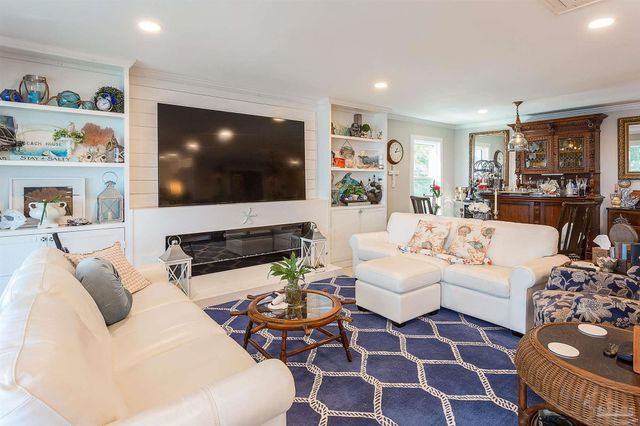 5485 Soundside Dr, Gulf Breeze, FL 32563