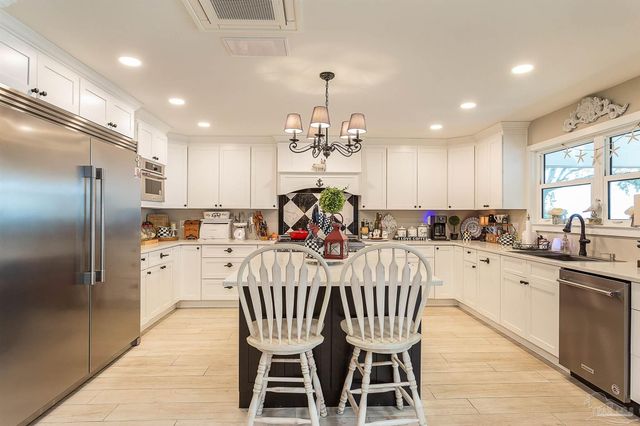 5485 Soundside Dr, Gulf Breeze, FL 32563