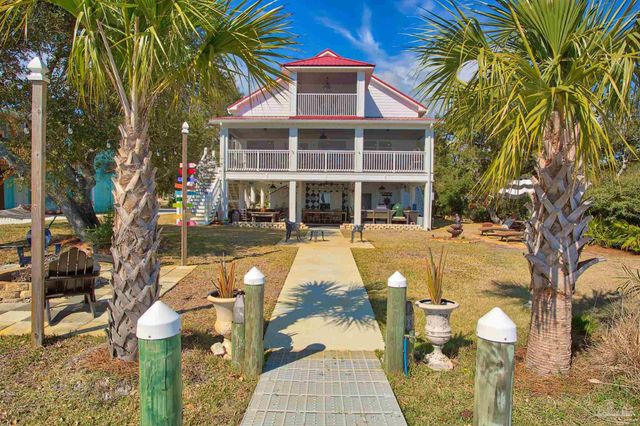 5485 Soundside Dr, Gulf Breeze, FL 32563