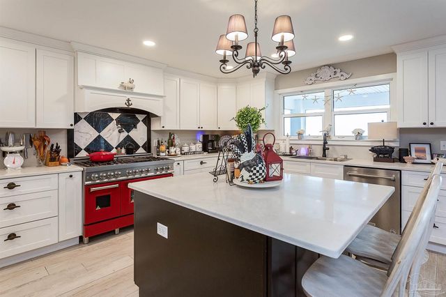 5485 Soundside Dr, Gulf Breeze, FL 32563