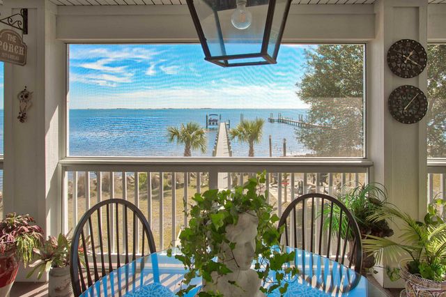 5485 Soundside Dr, Gulf Breeze, FL 32563