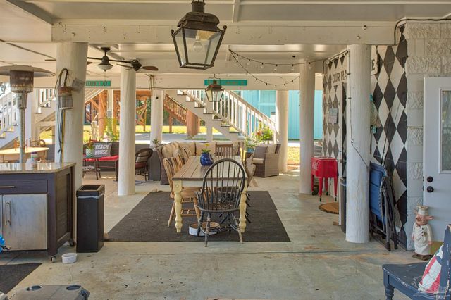 5485 Soundside Dr, Gulf Breeze, FL 32563