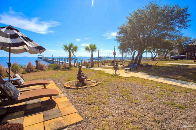 5485 Soundside Dr, Gulf Breeze, FL 32563