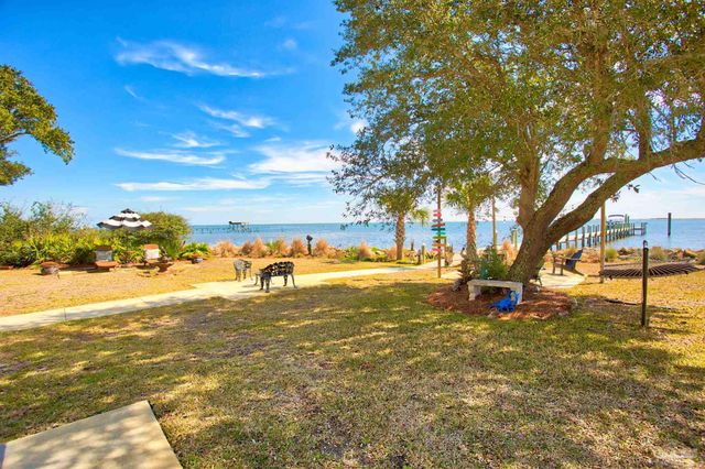 5485 Soundside Dr, Gulf Breeze, FL 32563