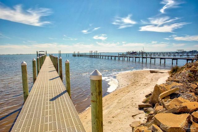 5485 Soundside Dr, Gulf Breeze, FL 32563