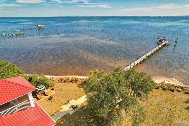 5485 Soundside Dr, Gulf Breeze, FL 32563