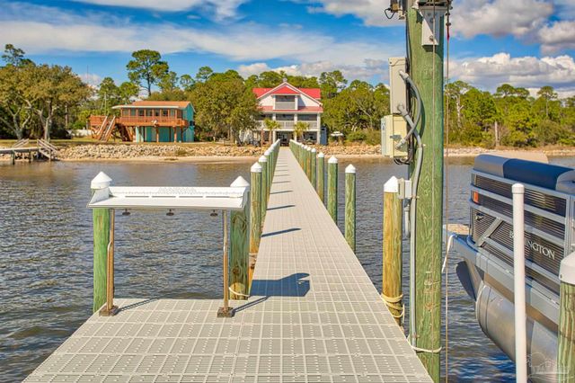 5485 Soundside Dr, Gulf Breeze, FL 32563