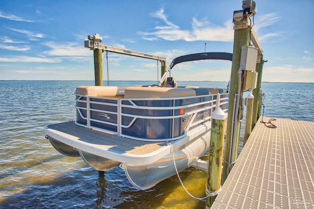 5485 Soundside Dr, Gulf Breeze, FL 32563