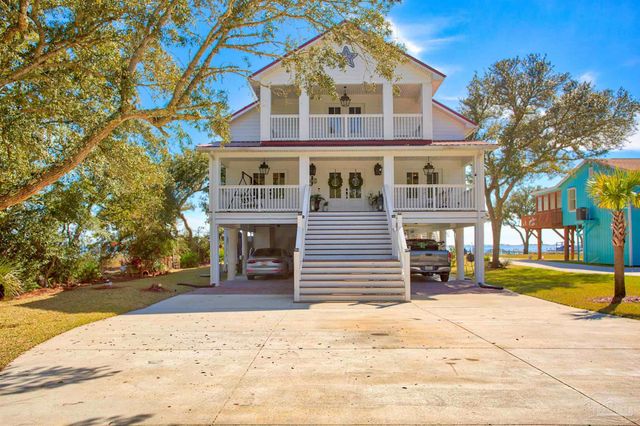 5485 Soundside Dr, Gulf Breeze, FL 32563