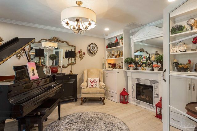 5485 Soundside Dr, Gulf Breeze, FL 32563