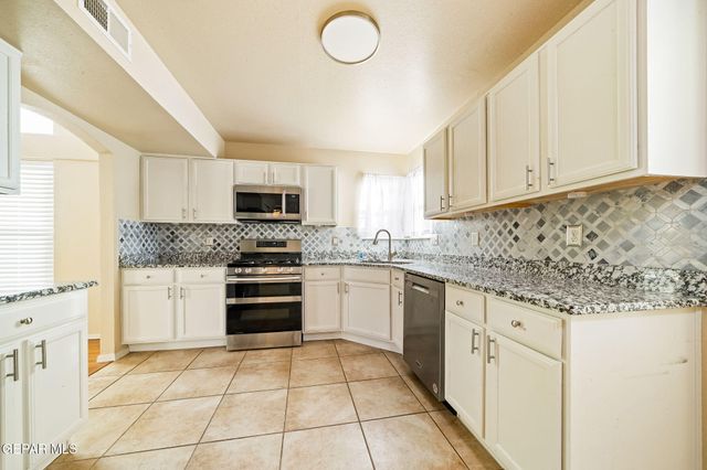 10933 Bullseye Street, El Paso, TX 79934