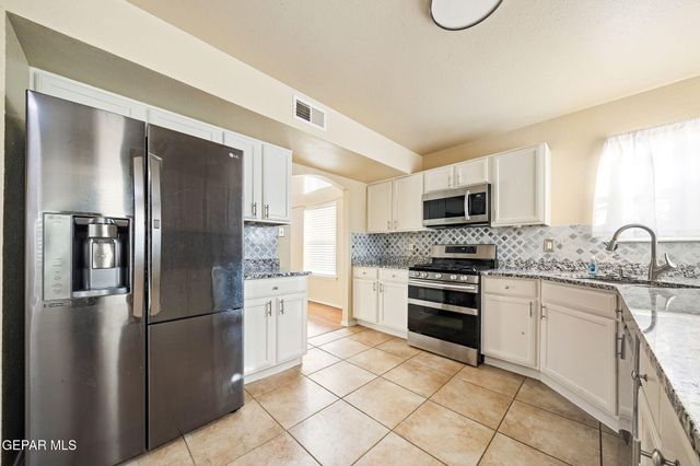 10933 Bullseye Street, El Paso, TX 79934