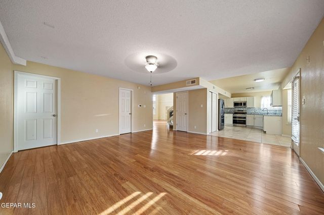 10933 Bullseye Street, El Paso, TX 79934