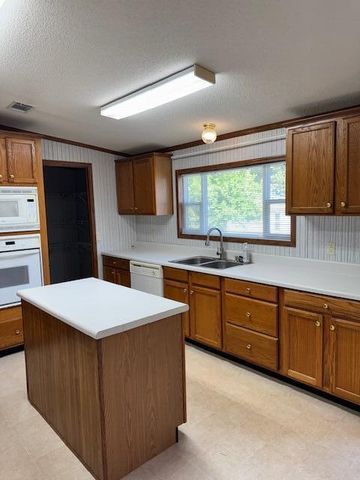 1605 Rowland Drive, Summerton, SC 29148