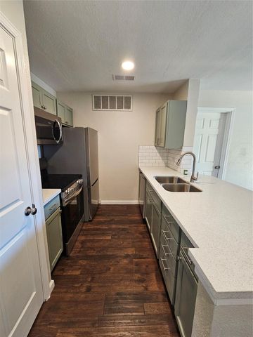 15534 Zabolio Drive 123, Houston, TX 77598