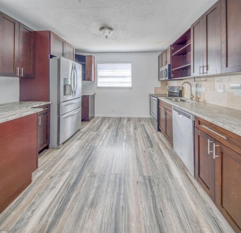 216 S Ocean Breeze Upstairs, Lake Worth Beach, FL 33460