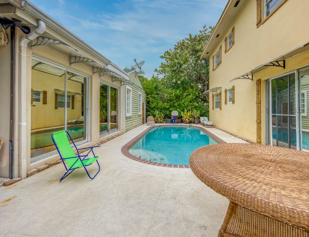 216 S Ocean Breeze Upstairs, Lake Worth Beach, FL 33460
